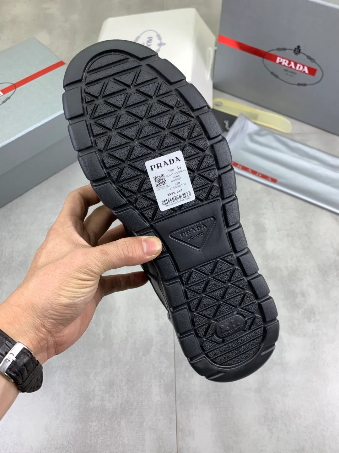 Men's men's shoes P560💰 [Real Price] Popular models are on the official website, 🆘 Trendy brand (Prada) mainly promotes popular models, avant-garde and versatile fashionable men's shoes private version mold opening, cowhide surface splicing 1:1.. Stylish and simple, original imported cowhide lining cowhide feet; the atmosphere and personality are more fashionable, eye-catching and pursuing class. It will subvert the old ideas and be a must-have for fashionistas who want to spend time with you! Must keep it! Tall and comfortable, large and low, high-end quality workmanship. Code number: 38-45 2️⃣optional.
